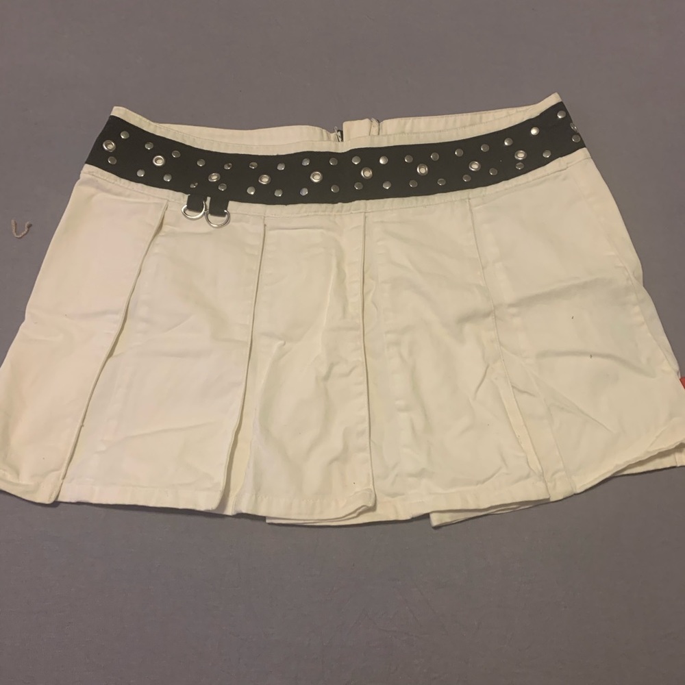 Tripp NYC white pleated mini skirt